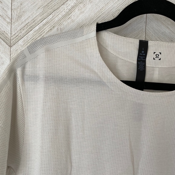 🍋Limited Edition Lululemon Shirt🍋 - Picture 6 of 10